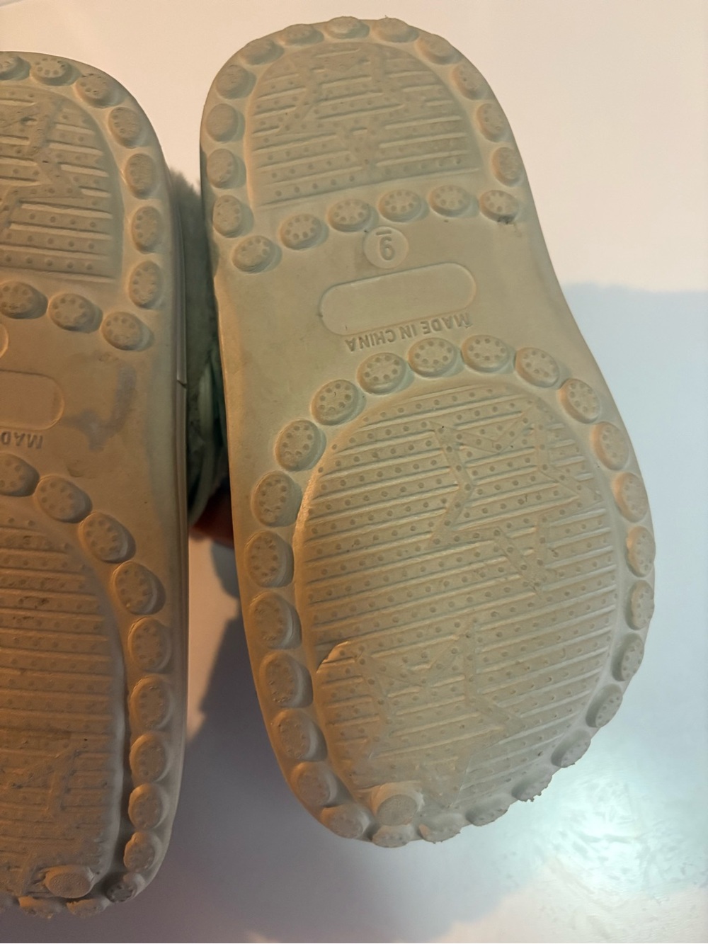 Stepping Stones Kids Clogs Fur Lined Tan Grey Star Cutouts Bear Charm Size 9C - Picture 11 of 11